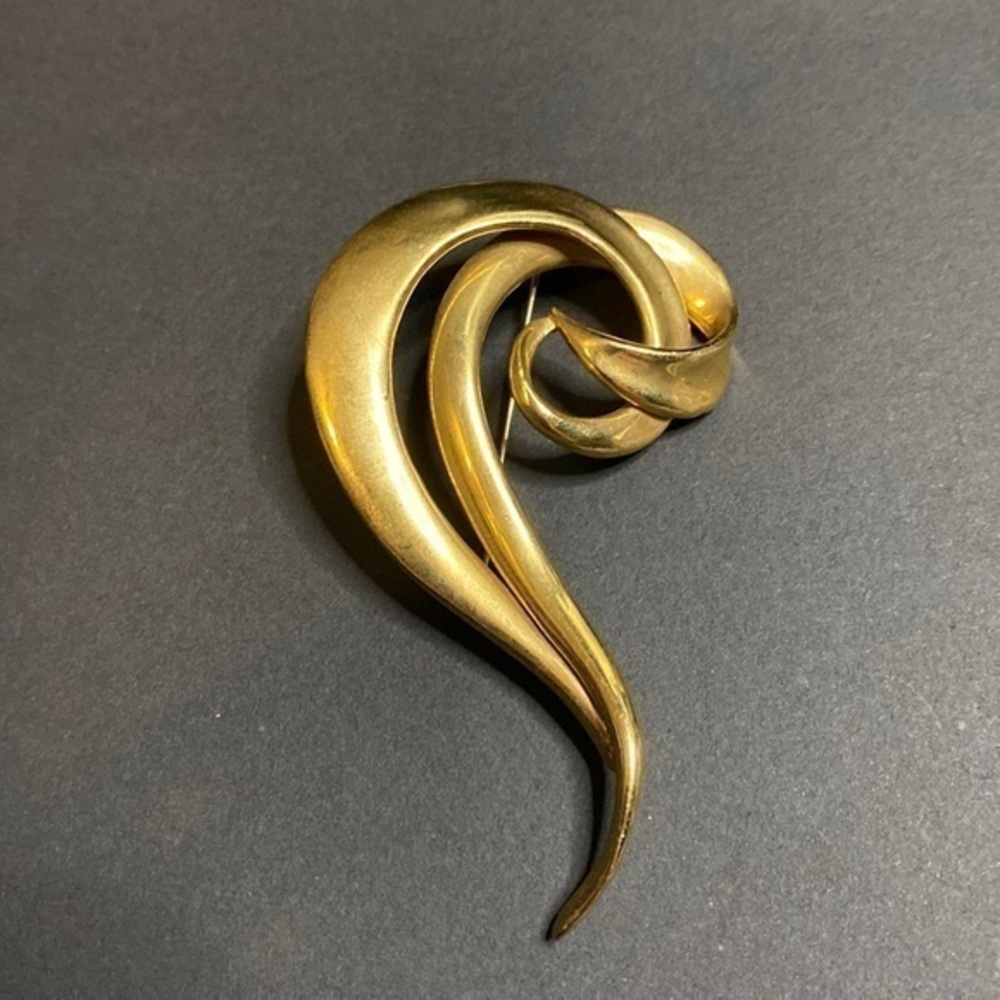 VTG Avon Gold tone Brooch